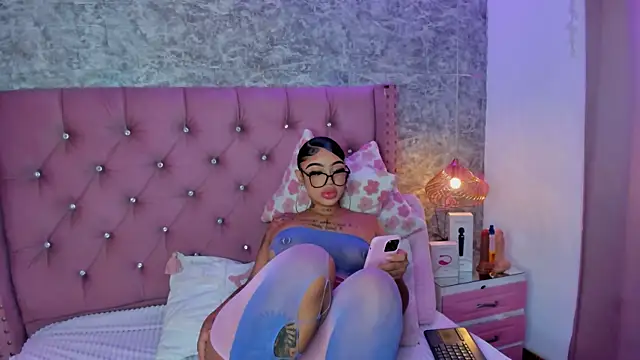 Mia Jansen online show from 01-13-26, 01:59