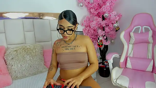 Mia Jansen online show from 12-28-24, 12:26