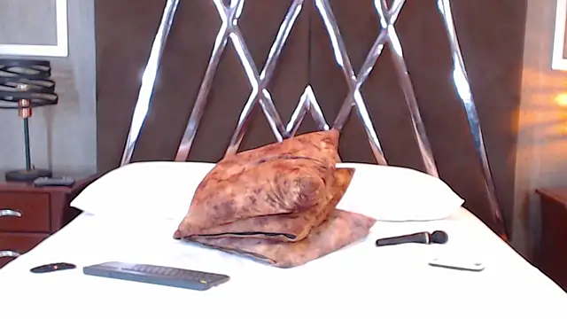 EmilyKnight online show from 03-01-25, 01:43