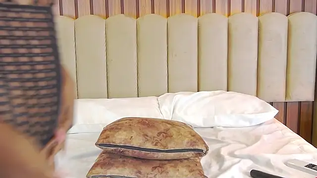 EmilyKnight online show from 03-01-25, 06:00