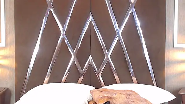 EmilyKnight online show from 01-28-25, 12:05