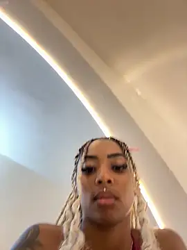 Alondrasparrow2 online show from 05-05-26, 11:30