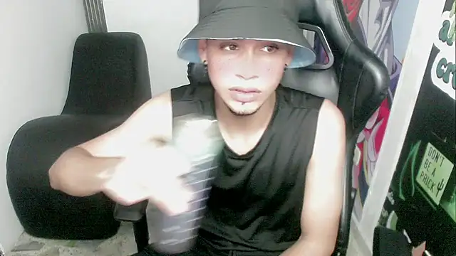 Snapshot of zacariasss_ chatting on 12-29-24, 02:06 zacariasss  online show from 12-29-24, 02:06