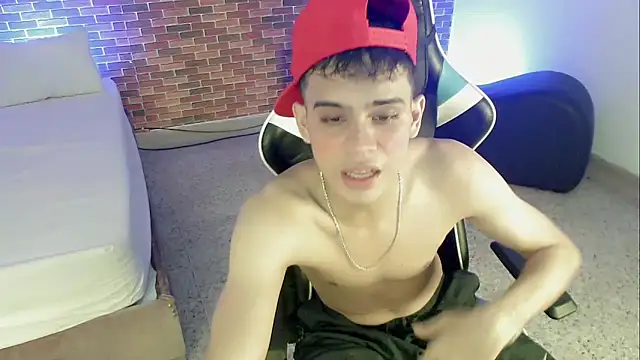 Snapshot of zacariasss_ chatting on 09-15-25, 04:07 zacariasss  online show from 09-15-25, 04:07