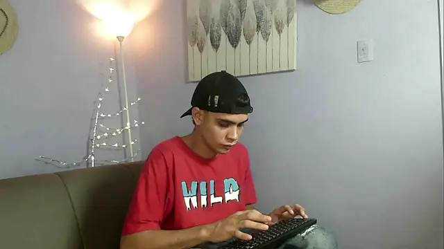 Snapshot of zacariasss_ chatting on 10-15-25, 03:27 zacariasss  online show from 10-15-25, 03:27