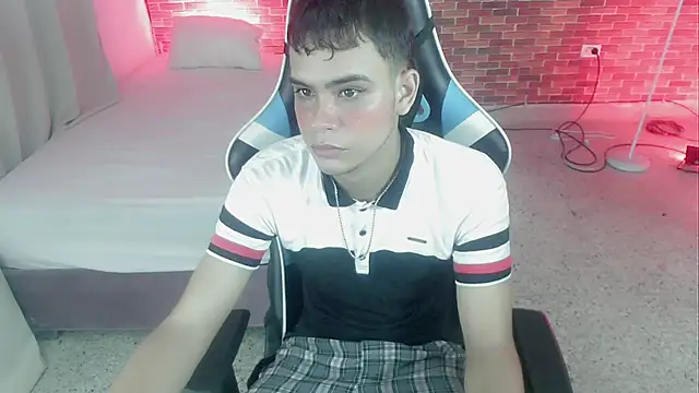 Snapshot of zacariasss_ chatting on 09-20-25, 07:24 zacariasss  online show from 09-20-25, 07:24