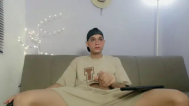 Snapshot of zacariasss_ chatting on 10-22-25, 01:32 zacariasss  online show from 10-22-25, 01:32