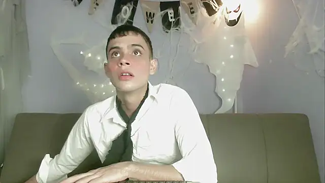 zacariasss  online show from 10-26-25, 03:51