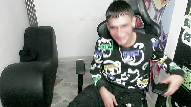 Snapshot of zacariasss_ chatting on 12-30-24, 06:20 zacariasss  online show from 12-30-24, 06:20
