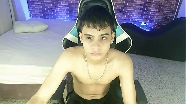 Snapshot of zacariasss_ chatting on 09-25-25, 03:56 zacariasss  online show from 09-25-25, 03:56