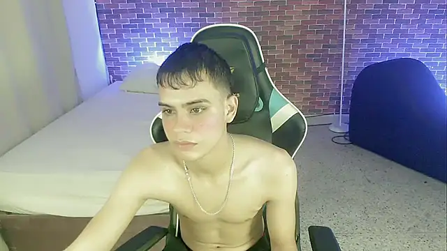 Snapshot of zacariasss_ chatting on 09-13-25, 04:01 zacariasss  online show from 09-13-25, 04:01