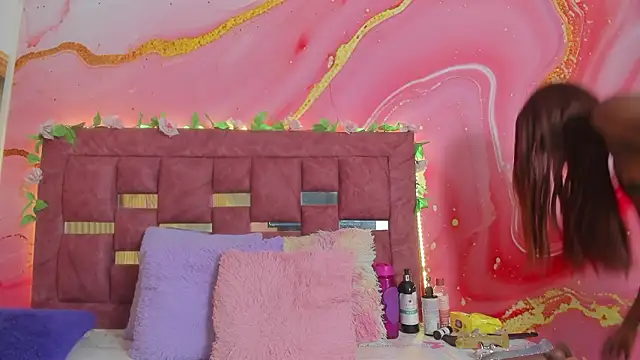 Snapshot of melody_paris chatting on 03-26-26, 10:46 melody paris online show from 03-26-26, 10:46