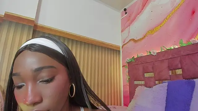 Snapshot of melody_paris chatting on 05-20-26, 10:56 melody paris online show from 05-20-26, 10:56
