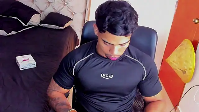 Andrew wolf7 online show from 12-23-25, 12:22