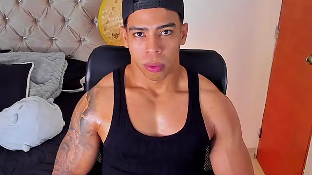 Andrew wolf7 online show from 10-03-25, 07:59