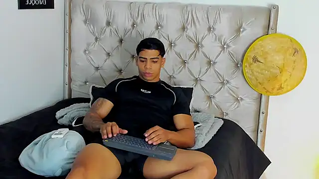 Andrew wolf7 online show from 10-25-25, 02:22