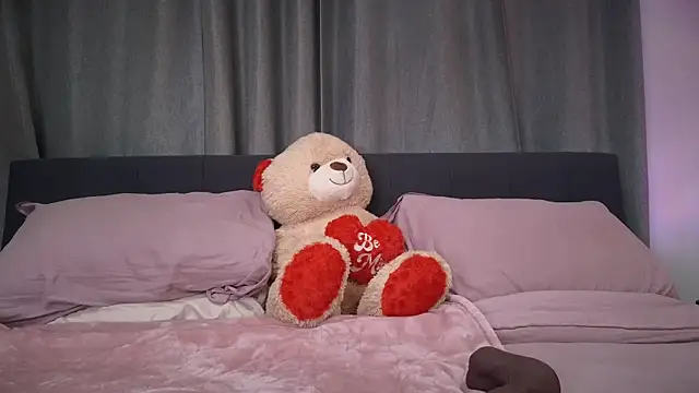 Snapshot of longislandprincess chatting on 02-01-26, 01:26 longislandprincess online show from 02-01-26, 01:26