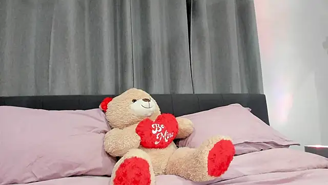 Snapshot of longislandprincess chatting on 02-21-26, 09:44 longislandprincess online show from 02-21-26, 09:44