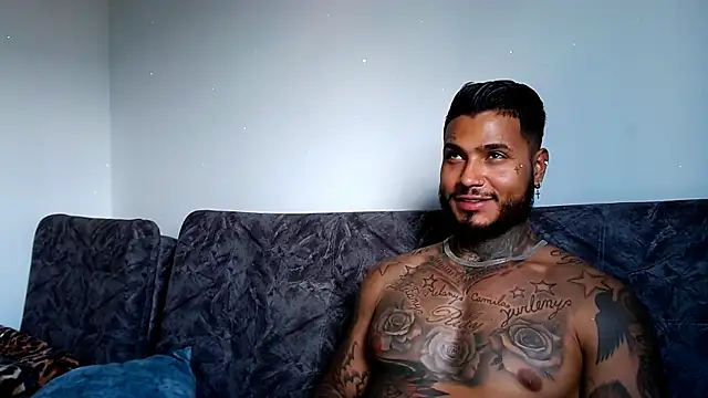 Snapshot of Exotic_tatto27121 chatting on 01-19-25, 07:37 Exotic tatto27121 online show from 01-19-25, 07:37