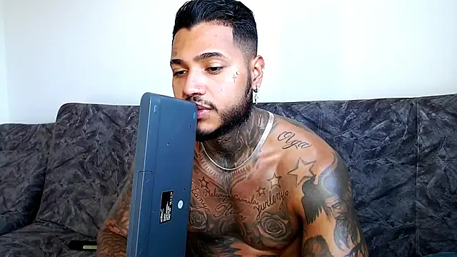 Snapshot of Exotic_tatto27121 chatting on 12-17-24, 09:05 Exotic tatto27121 online show from 12-17-24, 09:05