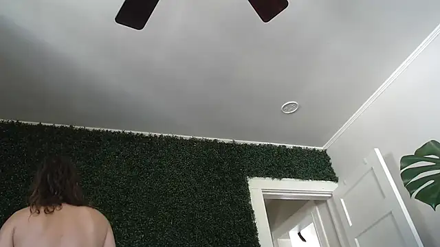 Snapshot of MistressKatie13xxx chatting on 12-31-24, 05:33 MistressKatie13xxx online show from 12-31-24, 05:33