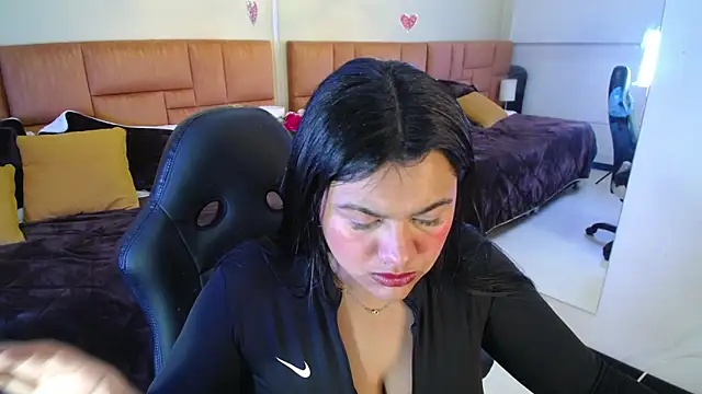 Snapshot of _Dulcinea_1 chatting on 03-08-25, 03:39 Dulcinea 1 online show from 03-08-25, 03:39