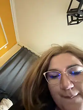 Snapshot of Leya__Droit chatting on 03-10-25, 08:01 Leya Droit online show from 03-10-25, 08:01