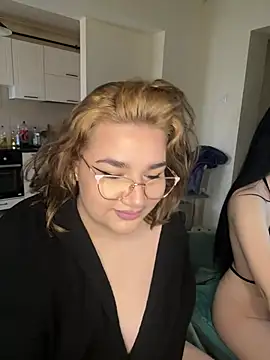 Snapshot of Leya__Droit chatting on 03-03-25, 06:52 Leya Droit online show from 03-03-25, 06:52
