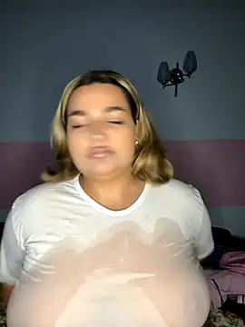 Snapshot of Leya__Droit chatting on 09-17-25, 09:06 Leya Droit online show from 09-17-25, 09:06