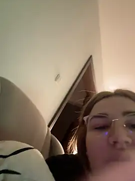 Snapshot of Leya__Droit chatting on 02-02-25, 01:45 Leya Droit online show from 02-02-25, 01:45