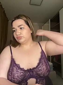Snapshot of Leya__Droit chatting on 01-02-25, 10:11 Leya Droit online show from 01-02-25, 10:11