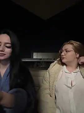 Snapshot of Leya__Droit chatting on 03-07-25, 05:28 Leya Droit online show from 03-07-25, 05:28