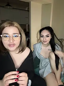 Snapshot of Leya__Droit chatting on 02-26-25, 04:27 Leya Droit online show from 02-26-25, 04:27