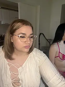 Snapshot of Leya__Droit chatting on 02-27-25, 06:46 Leya Droit online show from 02-27-25, 06:46