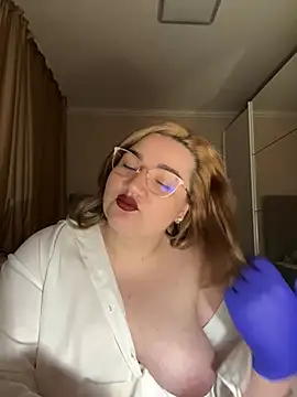 Snapshot of Leya__Droit chatting on 02-15-25, 01:10 Leya Droit online show from 02-15-25, 01:10