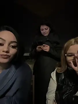 Snapshot of Leya__Droit chatting on 03-15-25, 09:05 Leya Droit online show from 03-15-25, 09:05