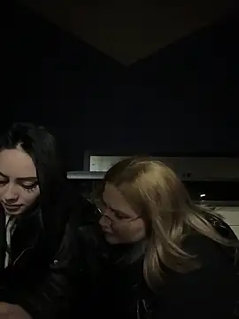 Snapshot of Leya__Droit chatting on 03-11-25, 08:53 Leya Droit online show from 03-11-25, 08:53