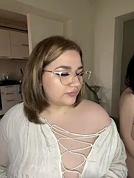 Snapshot of Leya__Droit chatting on 02-27-25, 01:49 Leya Droit online show from 02-27-25, 01:49