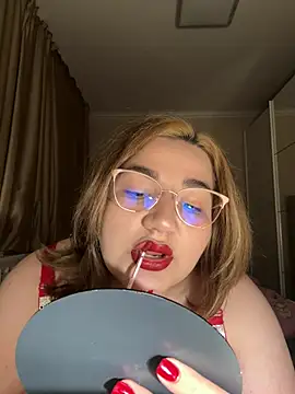 Snapshot of Leya__Droit chatting on 02-14-25, 10:04 Leya Droit online show from 02-14-25, 10:04