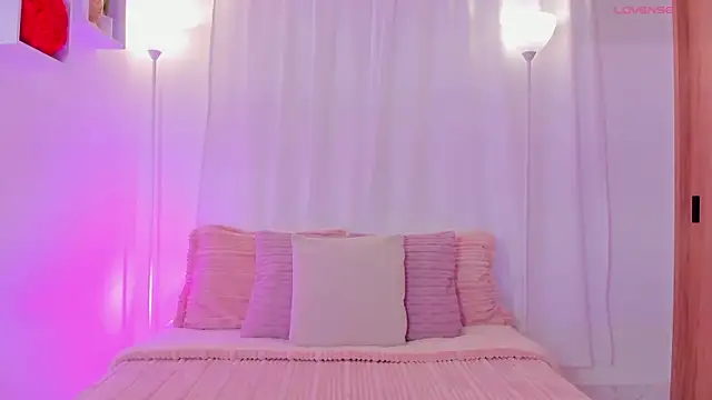 Snapshot of AishaPeyton chatting on 07-18-26, 06:33 AishaPeyton online show from 07-18-26, 06:33