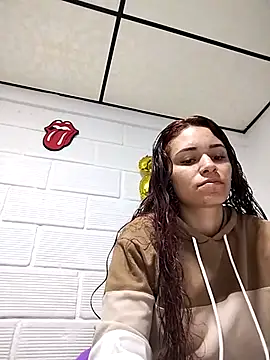 caroline0997 online show from 02-13-25, 01:15