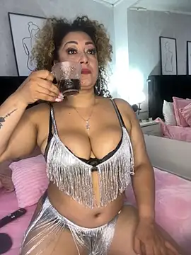 Snapshot of Katti_Barrera chatting on 10-21-25, 04:39 Katti Barrera online show from 10-21-25, 04:39