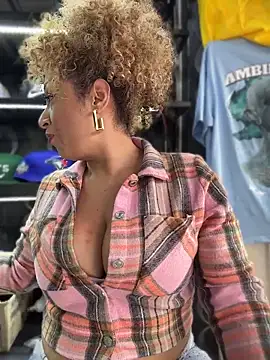 Katti Barrera online show from 06-22-26, 07:00