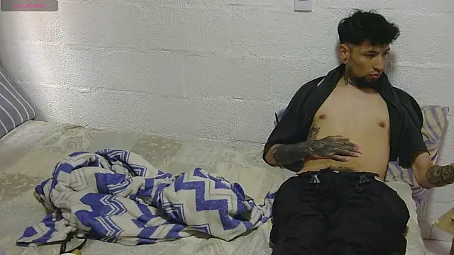 Snapshot of Garou_u chatting on 12-17-25, 06:24 Garou u online show from 12-17-25, 06:24