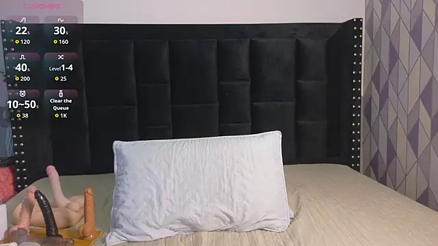 Snapshot of petitelittleebony chatting on 07-08-26, 02:46 petitelittleebony online show from 07-08-26, 02:46