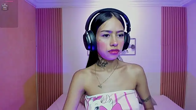 cat kitty18  online show from 05-19-26, 06:37