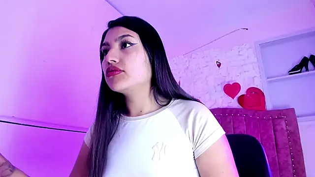 SarahStones online show from 09-18-25, 03:53