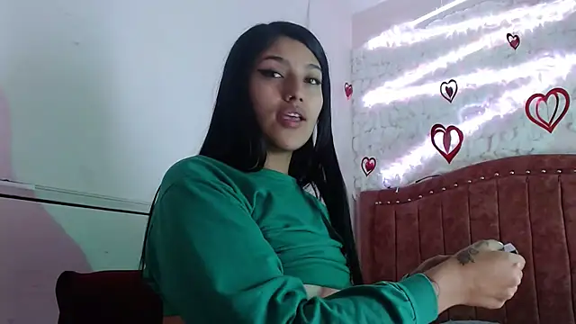 SarahStones online show from 03-18-25, 06:50