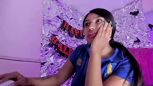 SarahStones online show from 10-24-25, 04:22