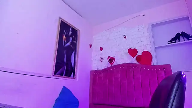 SarahStones online show from 10-11-25, 04:02